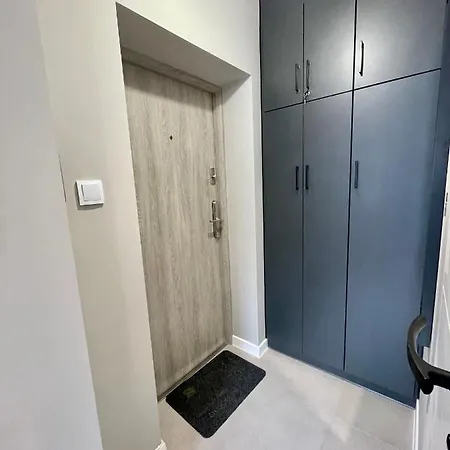 Przytulny Niedaleko Dworca Pkp Радом